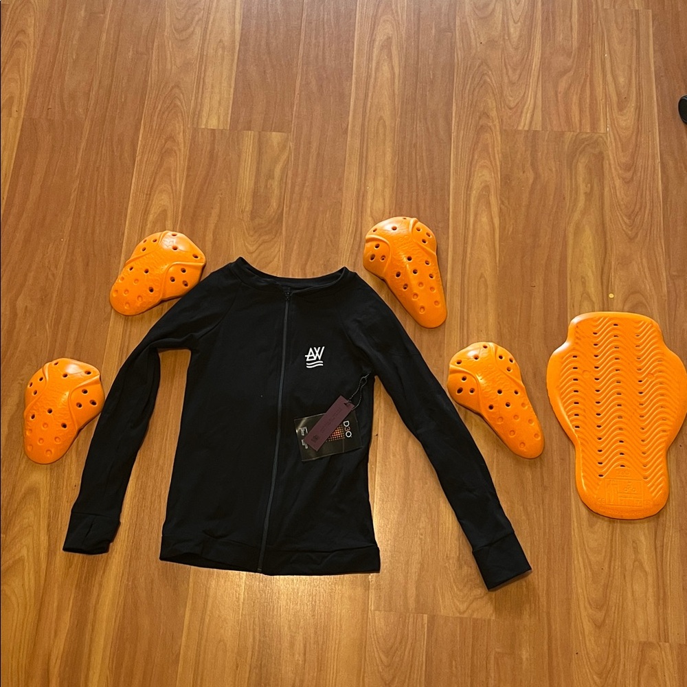 Atwyld zipper shirt with armor